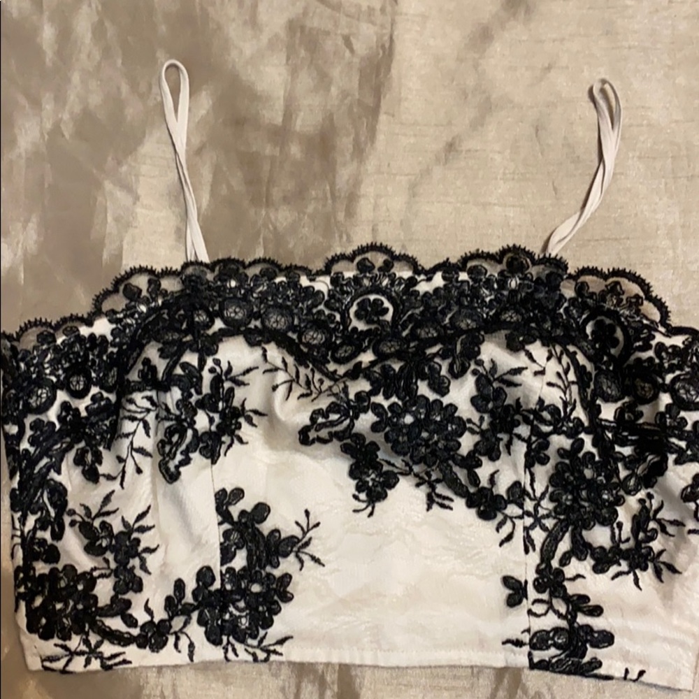 FOREVER21 US SIZE S COLOR WHITE BLACK